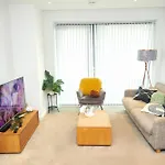 Cosy Two Bedroom Apartment In Manchester