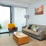Cosy Two Bedroom Apartment In Manchester